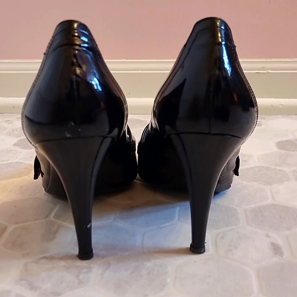 BURBERRY black patent leather heels